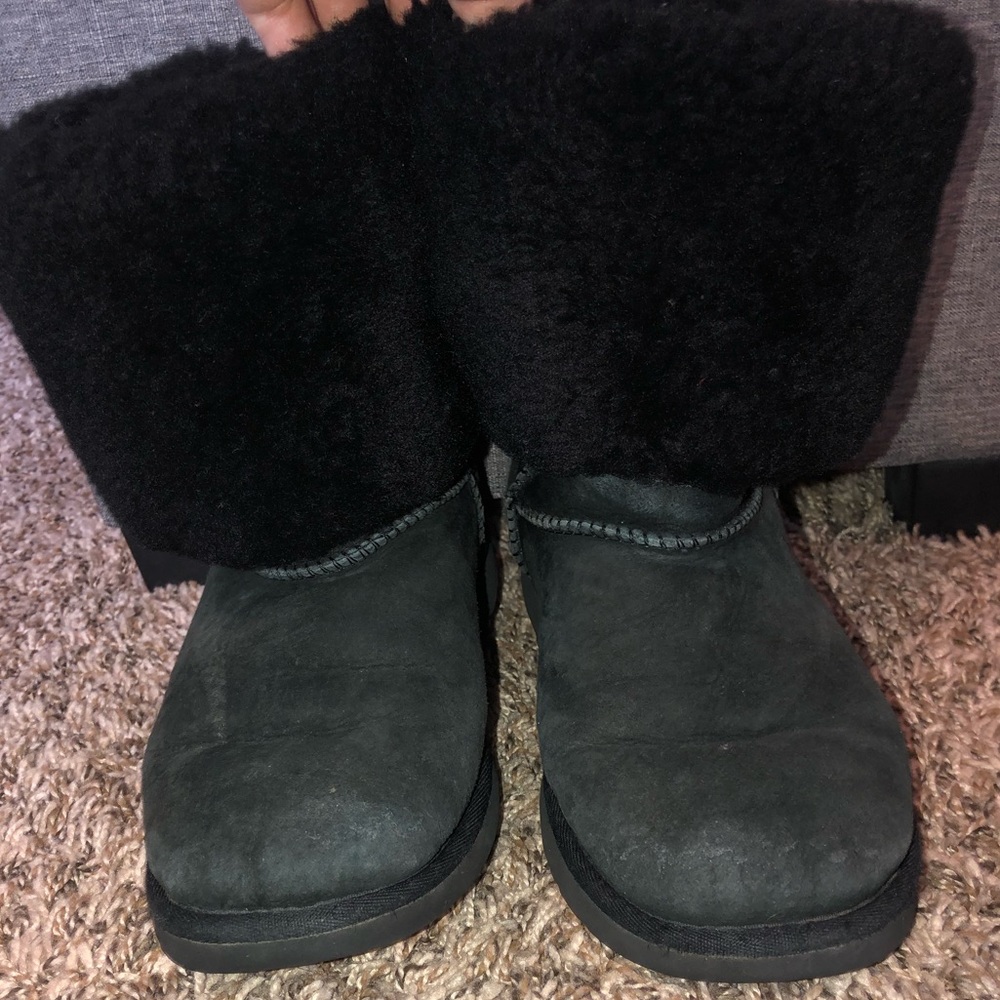 Black tall uggs